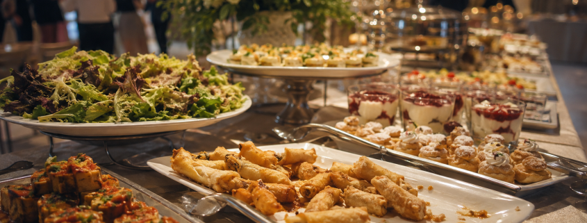 Plats fragiles qui supportent mal l’attente sur un buffet